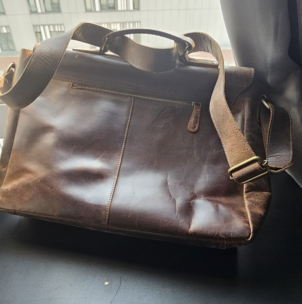 Classic Brown Leather Messenger Bag - Picture 3 of 8